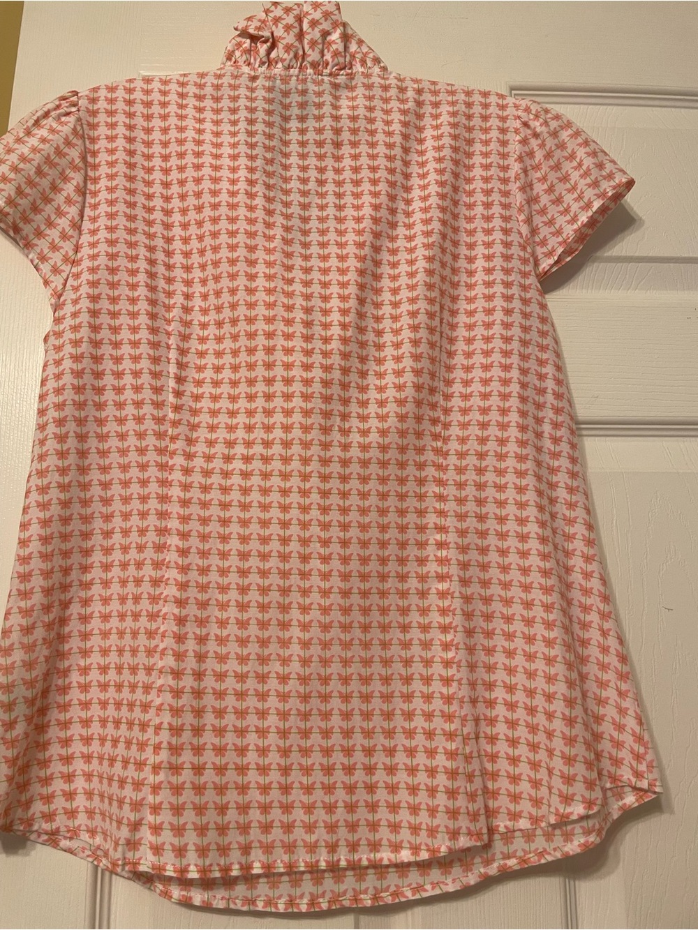 Elizabeth McKay Pink and Green Floral Ruffle Silk Blouse size 8 - Picture 4 of 5